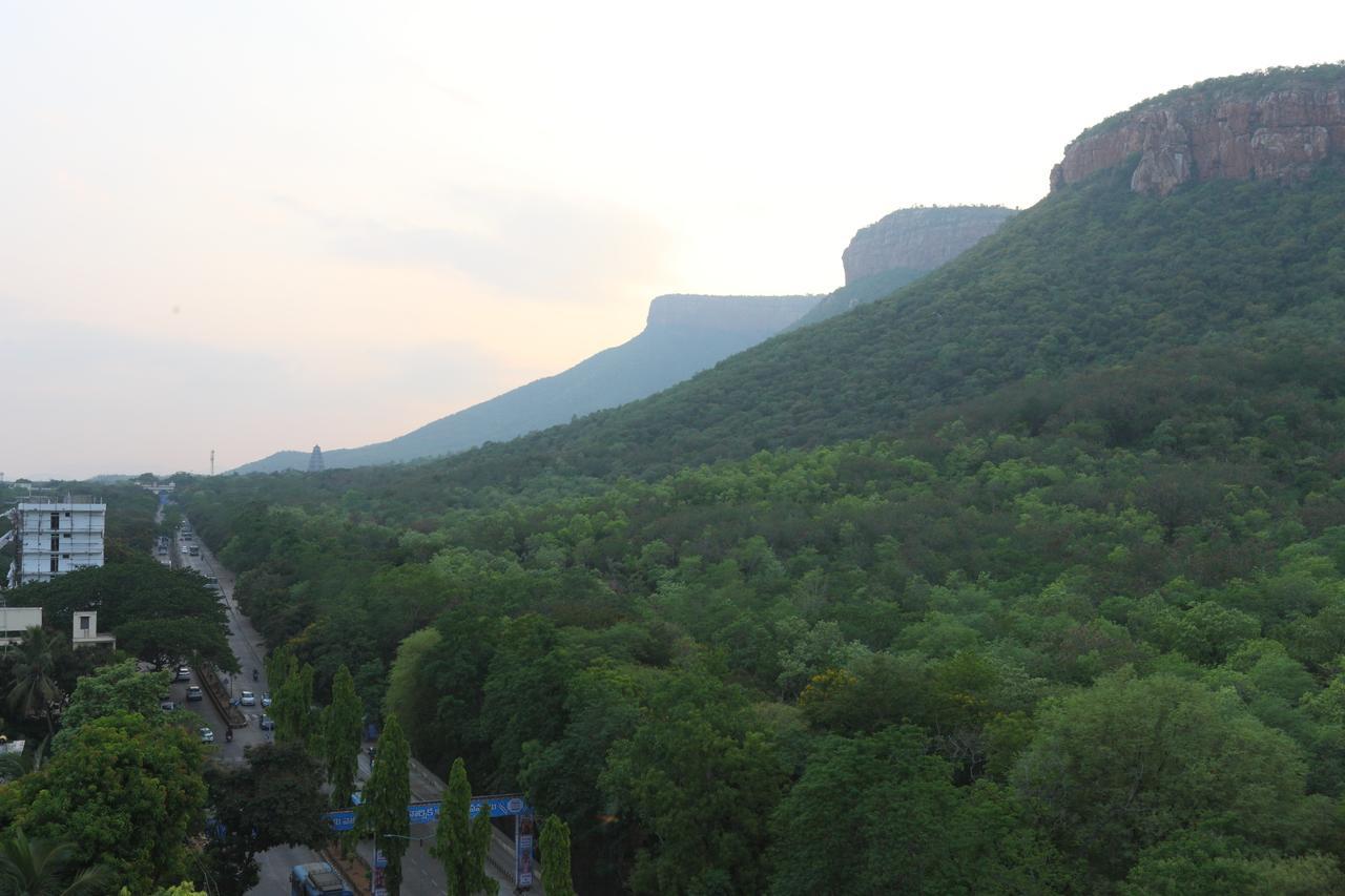Oyo 15115 Hotel Ramcharan Residency Tirupati Esterno foto