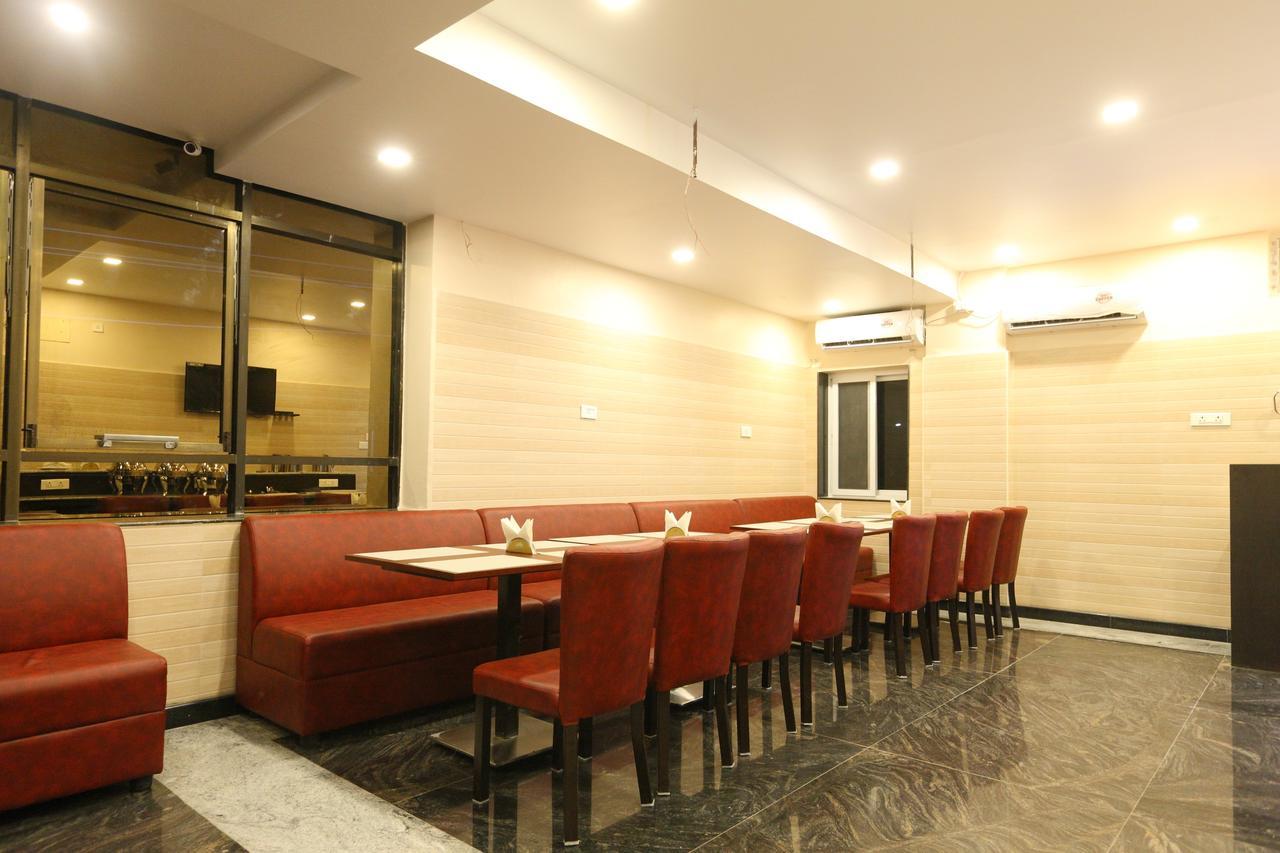 Oyo 15115 Hotel Ramcharan Residency Tirupati Esterno foto